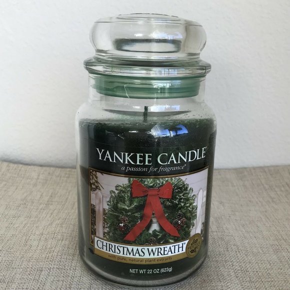 Yankee Candle Jar Candle 22 oz CHRISTMAS WREATH Green Festive NEW